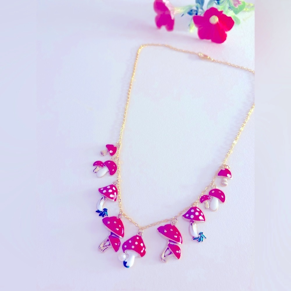 ❌not for sale gifted Necklace 🍄9 Mushrooms Red & White charms on 19” Goldtone